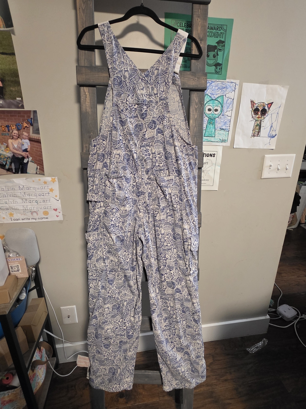 Duluth Trading Co Women's Heirloom Gardening Overalls Blue & White Floral Print - Picture 6 of 7